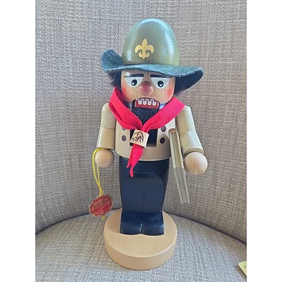 Steinbach Original Chubby Boy Scout & Handbook 11" Solid Wood Nutcracker Germany - Picture 1 of 8